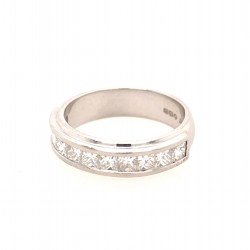 Pre Owned Platinum Diamond Band Ring ZX440